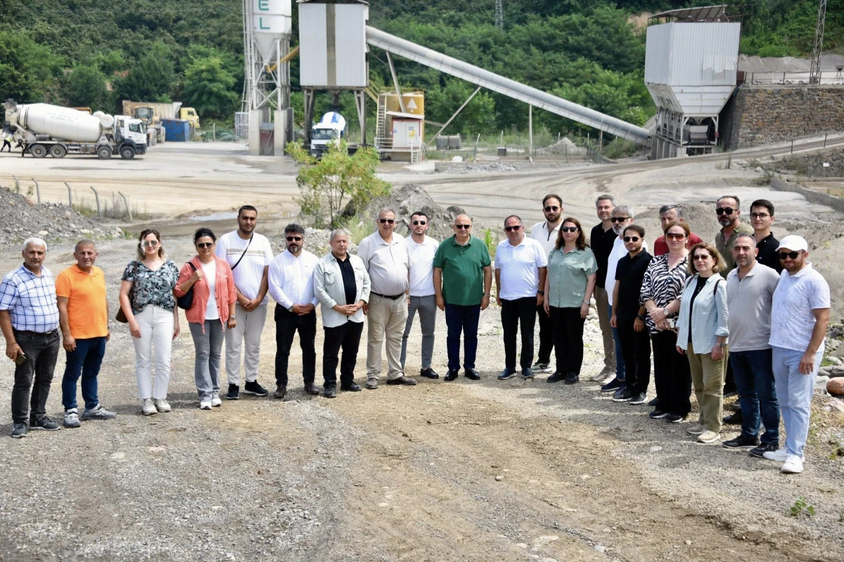 AK Parti Ünye İlçe Başkanı Hasan Fahri Alparslan, Altyapı Yatırımları İçin Konkasör ve Beton Santralini Ziyaret Etti