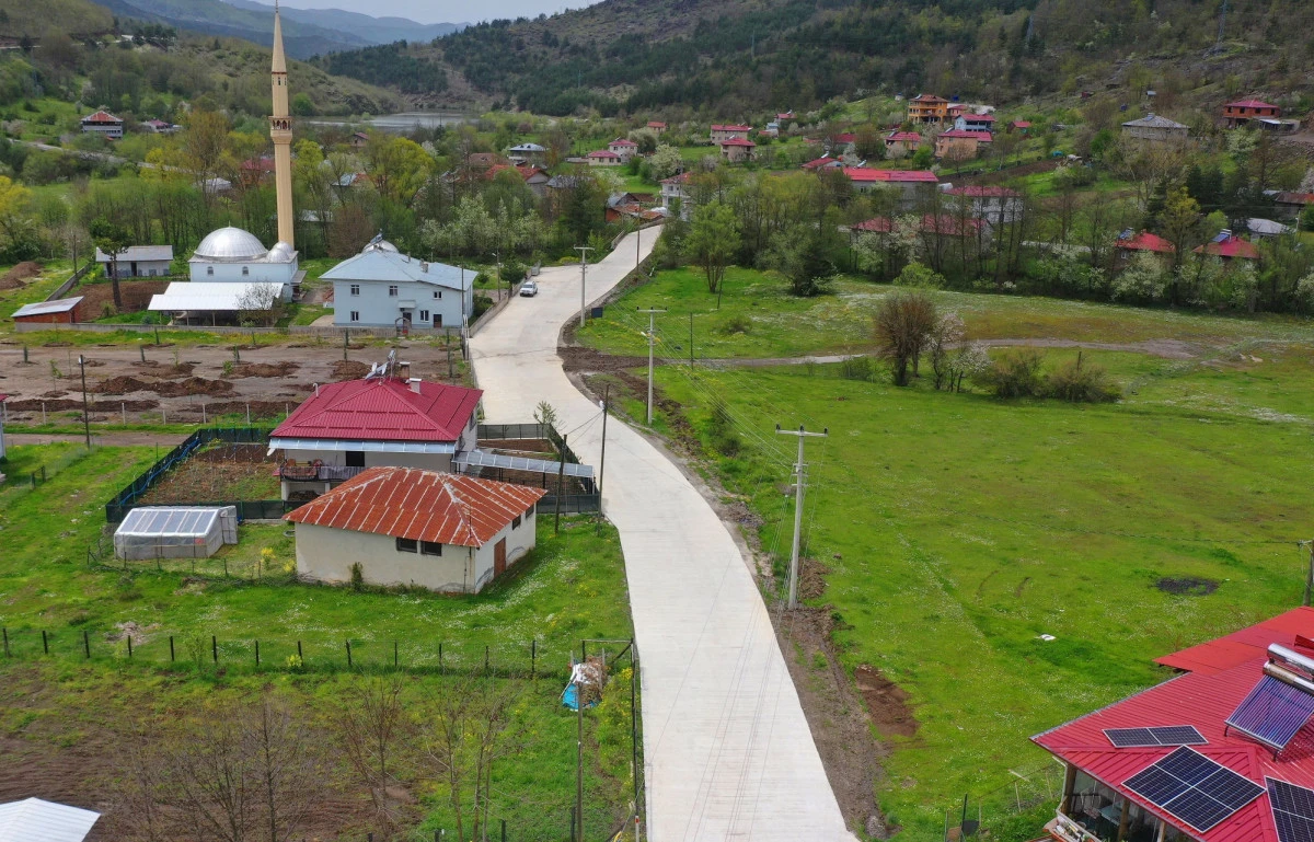 AKKUŞ&rsquo;TA ULAŞIM RAHATLIYOR: BİR GRUP YOLU DAHA BETONLA BULUŞTU