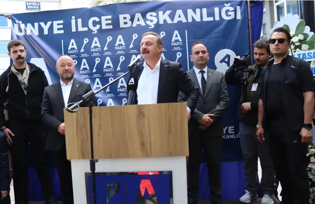 Anahtar Parti &Uuml;nye İl&ccedil;e Teşkilatında İstifa
