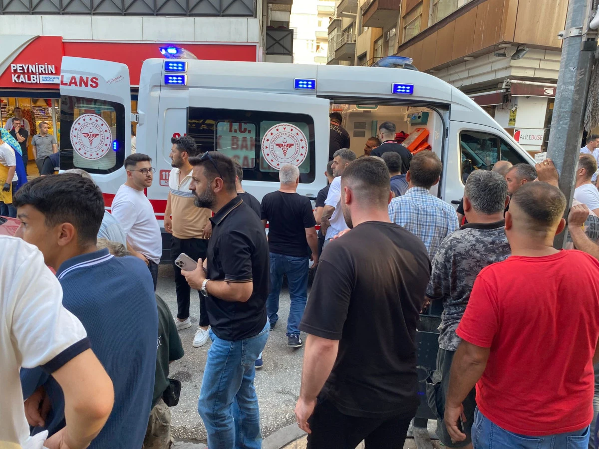 Bir kişi ayaklarından vuruldu, iki kişi yaralandı; saldırgan kaçtı
