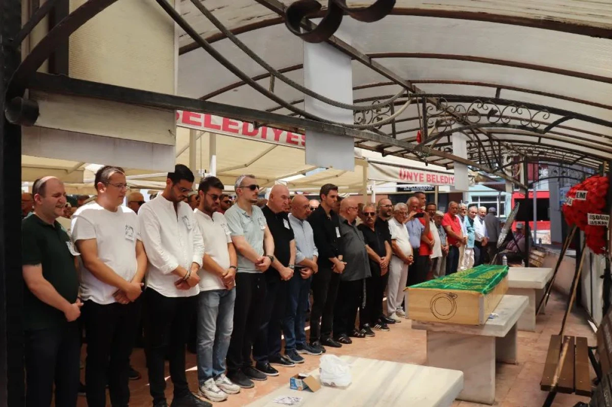 İdris Ellibeş’in Cenazesinde Siyasiler Buluştu