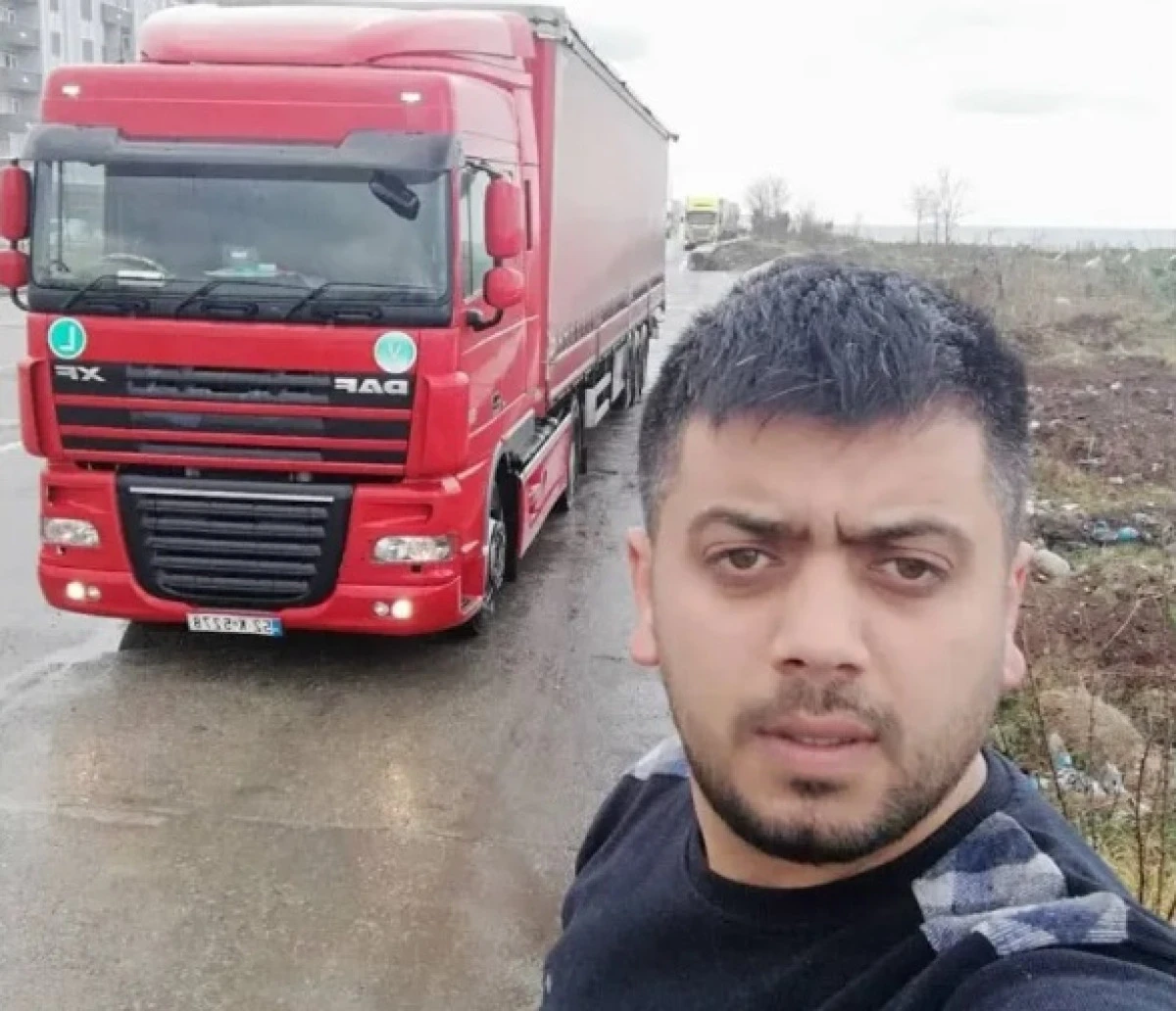 İki Kamyon Kafa Kafaya Çarpıştı: 1 Ölü, 1 Yaralı