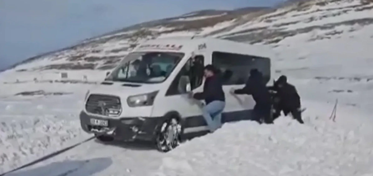 Kabataş&rsquo;ta Kar Yağışı Sonrası Kritik Kurtarma Operasyonu