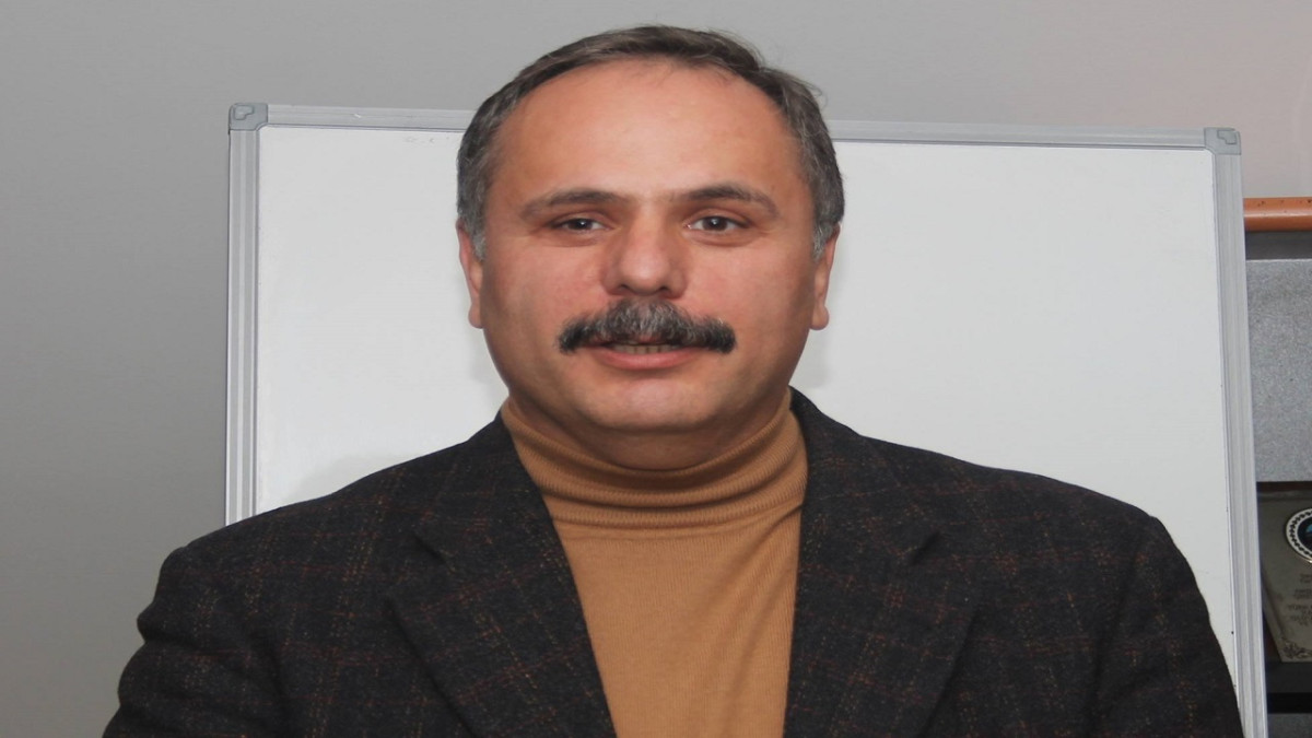 TARİH BİLMEYEN HADSİZ BAŞKANA TEPKİLER B&Uuml;Y&Uuml;YOR