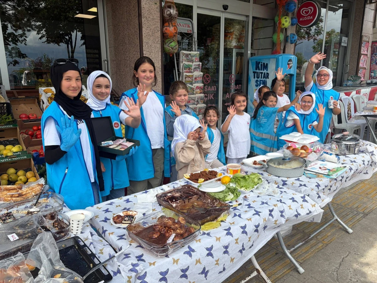 &Uuml;nye'de Anlamlı Kermes: Kurs İnşaatına Miniklerden Destek