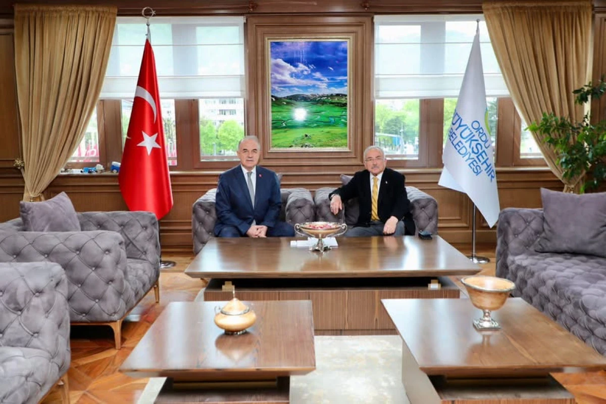 VALİ MUAMMER EROL'DAN BAŞKAN G&Uuml;LER'E GE&Ccedil;MİŞ OLSUN ZİYARETİ